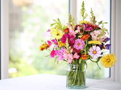 Food City floral offers custom made affordable floral arrangements for every occasion. Order online and pick up in-store or talk with one of our floral experts at your local Food City.