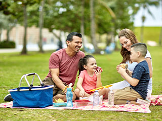 The Food City® Wellness team want you to pack a picnic this summer. Get some of our favorite tips on how to enjoy a perfect meal outside with friends and family.