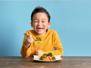 The Food City® Wellness team discusses keeping meals balanced and realistic for tight schedules while still featuring craveable flavor.