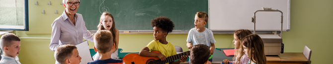 A music teacher teaching her students different instruments.