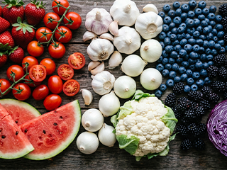 The Food City® Wellness team talk about red, white and blue foods. 